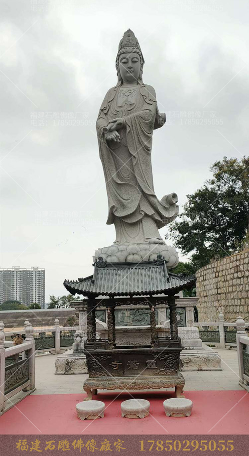 漳州灵鹫寺里的石雕滴水观音造型
